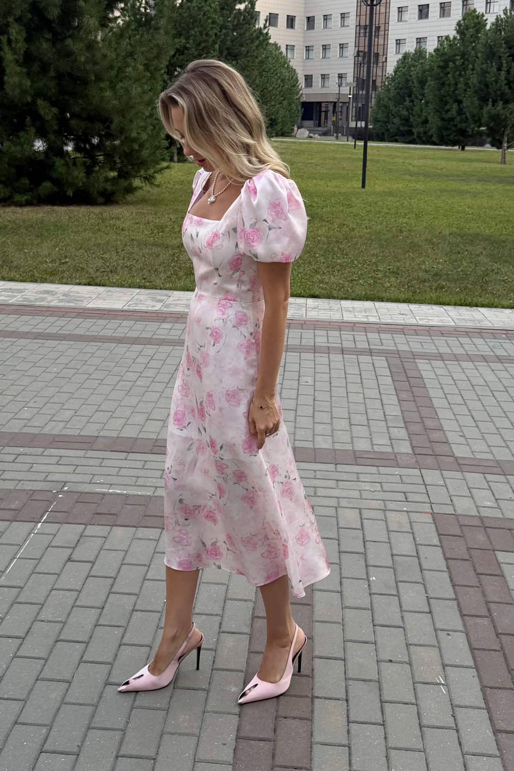 Платье Беатрис цветы на пудровом