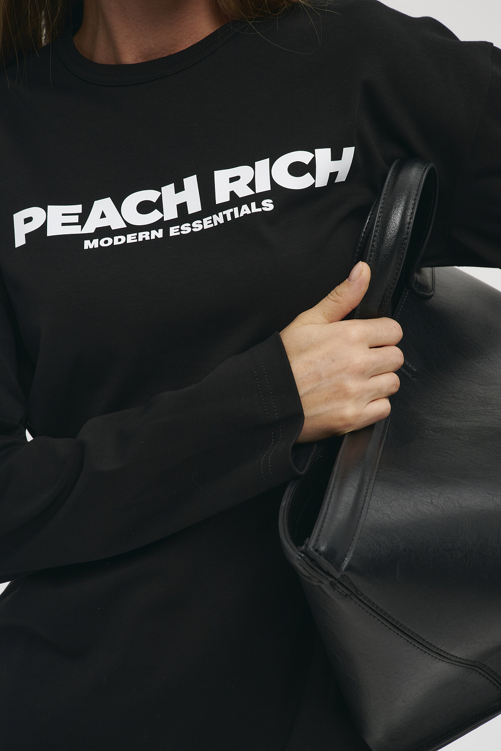 Лонгслив Peach Rich черный