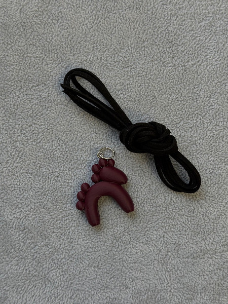 Подвеска Лошадка бургунди