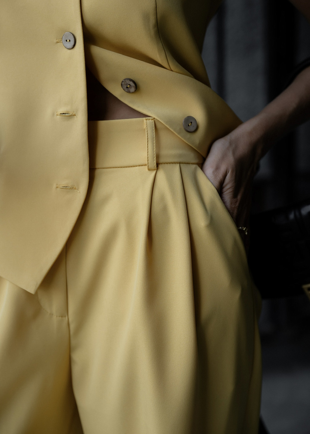 Жилет Алан желтый