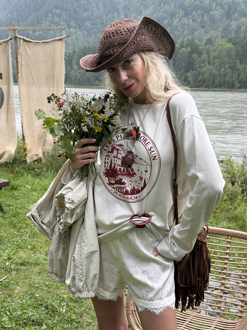 Лонгслив More Sun тауп