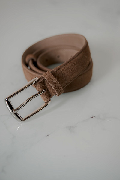 Ремень из замши песочный